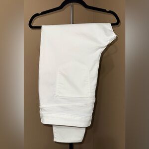 NWOT OLD NAVY Denim White Womens Jeans. Size 20L.